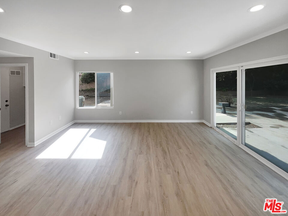 1519 Hedgepath Avenue