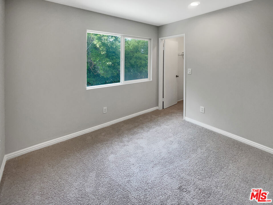 1519 Hedgepath Avenue