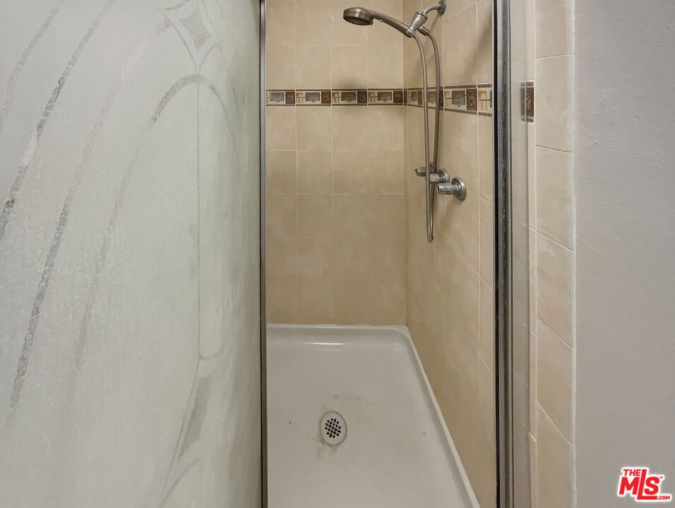 1519 Hedgepath Avenue