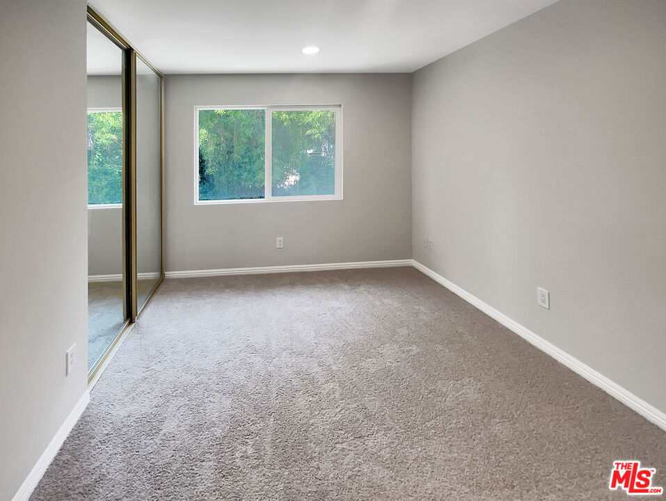 1519 Hedgepath Avenue