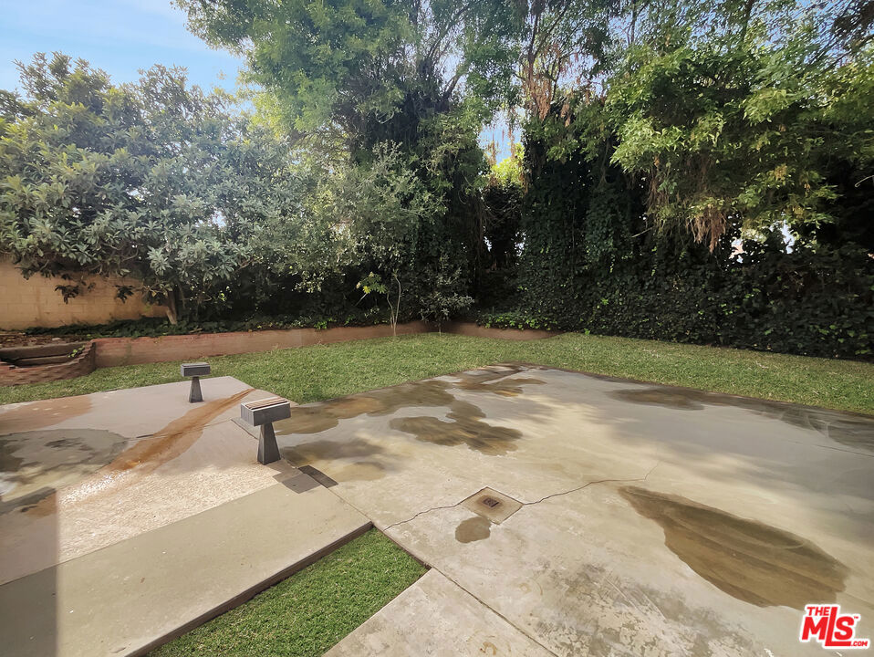 1519 Hedgepath Avenue