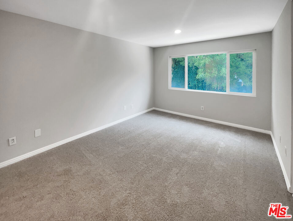 1519 Hedgepath Avenue