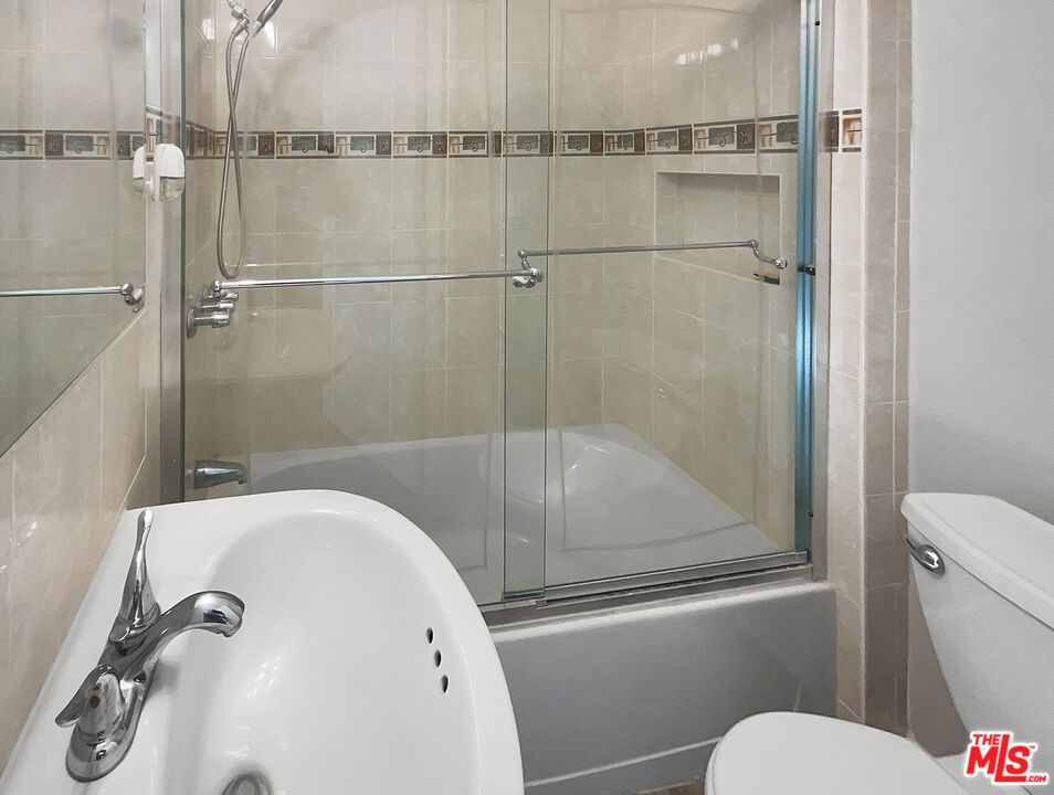 1519 Hedgepath Avenue