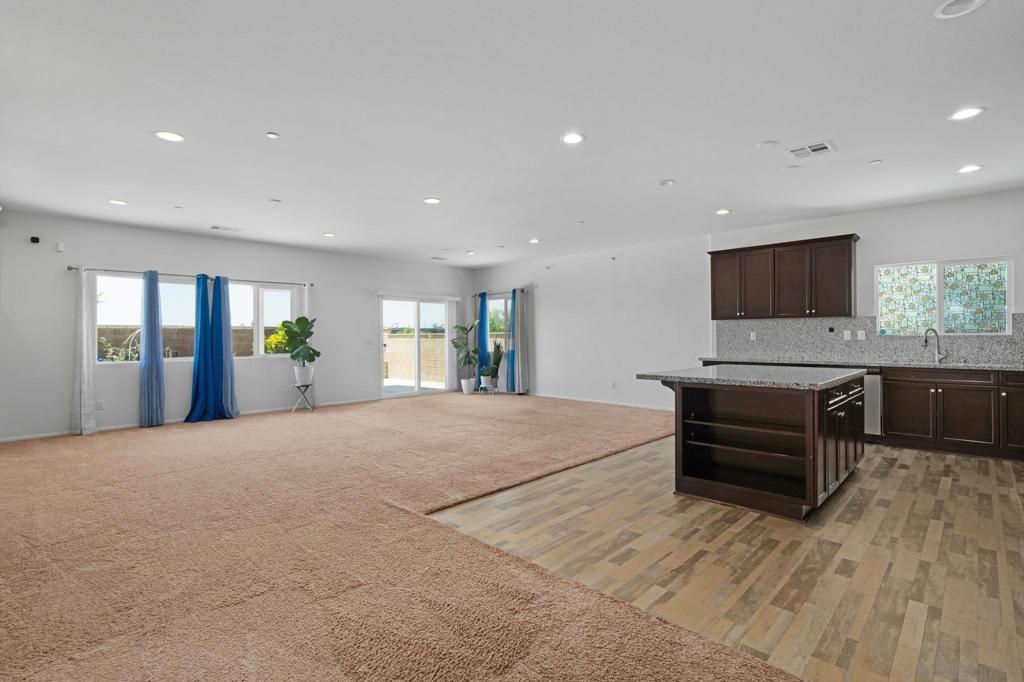 3106 S Plymouth Paseo