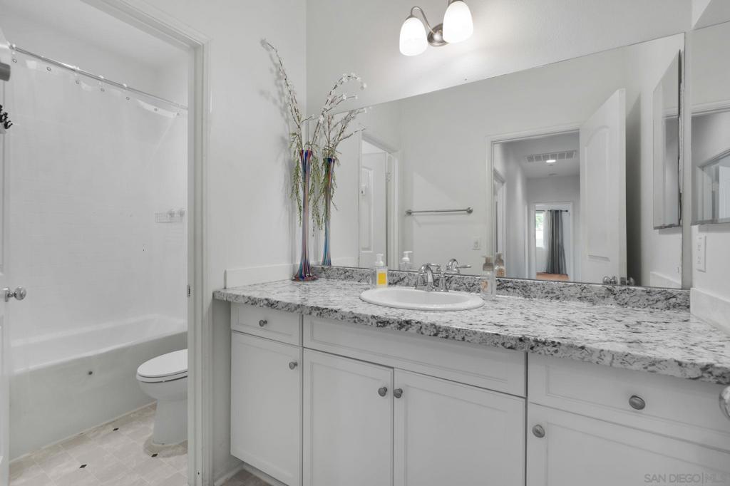3106 S Plymouth Paseo