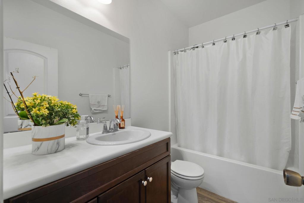 3106 S Plymouth Paseo