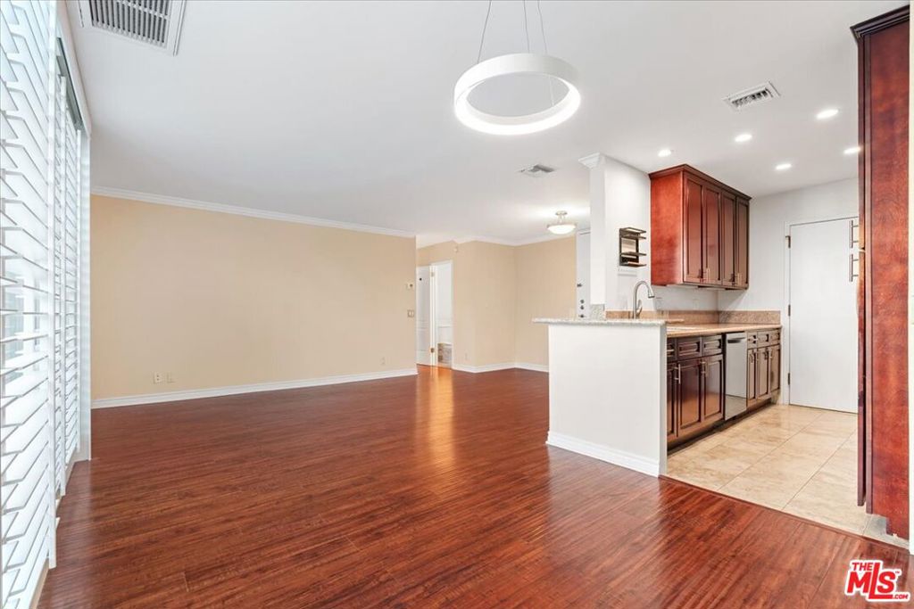 100 S Doheny Drive 421