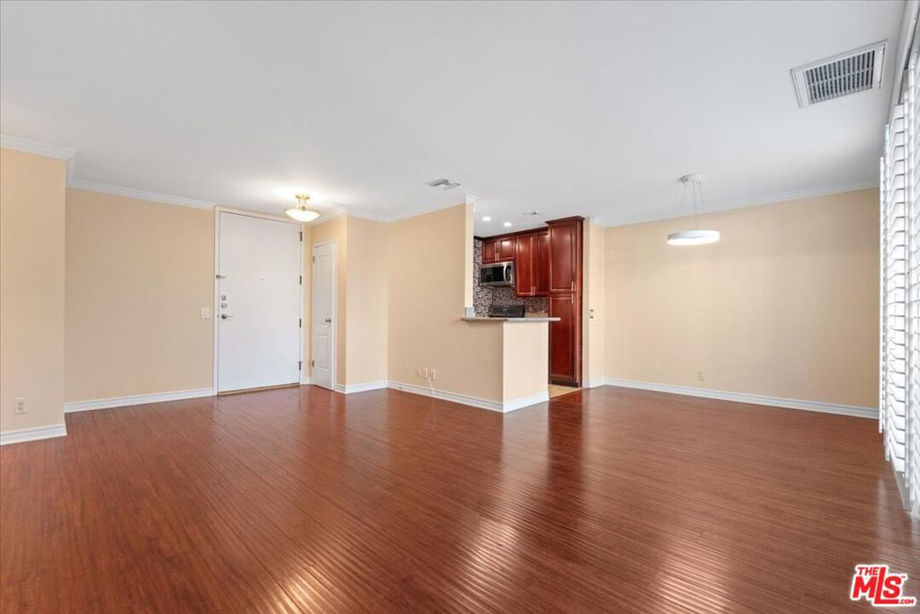 100 S Doheny Drive 421
