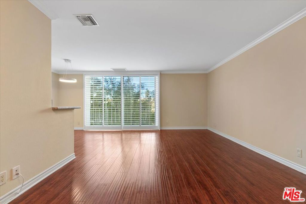 100 S Doheny Drive 421