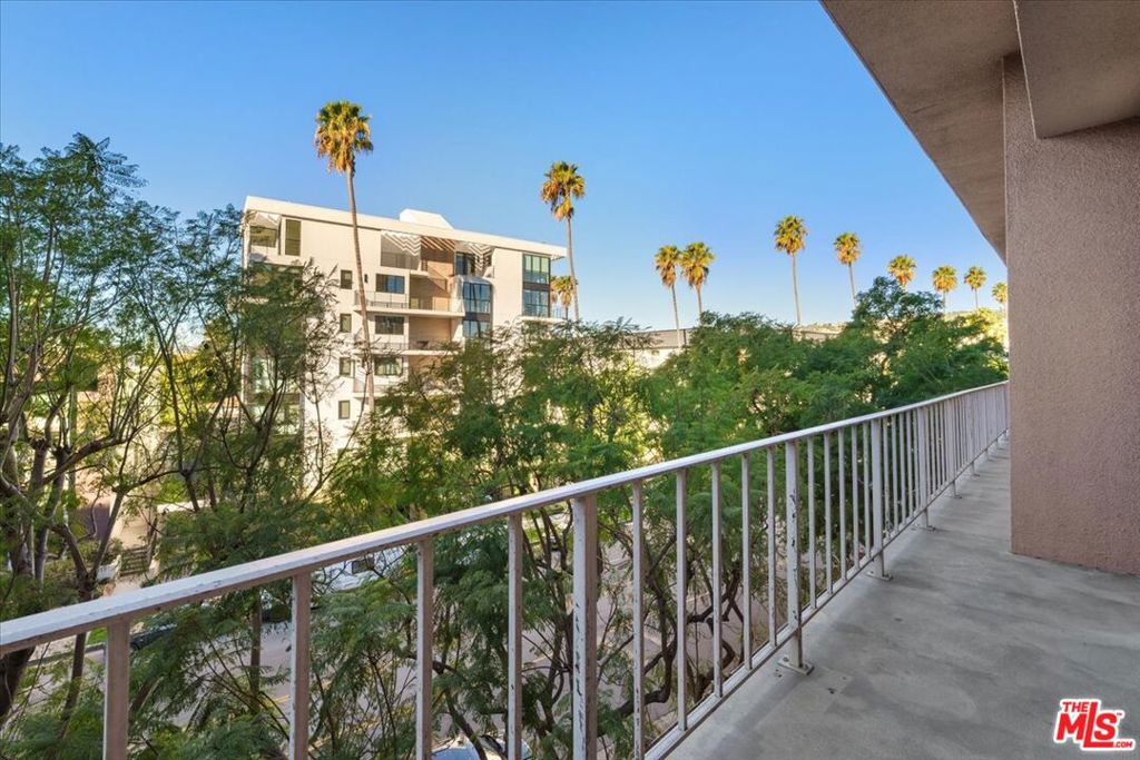 100 S Doheny Drive 421