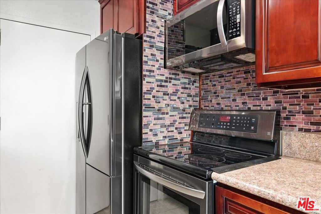 100 S Doheny Drive 421