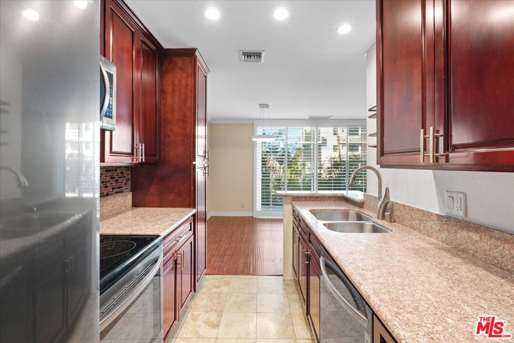 100 S Doheny Drive 421