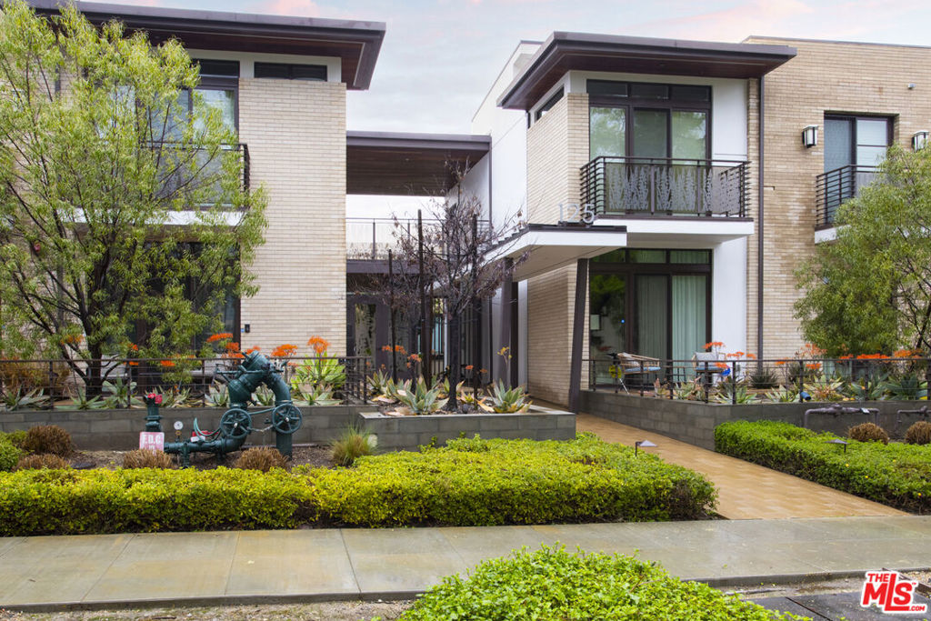 125 Hurlbut Street 208