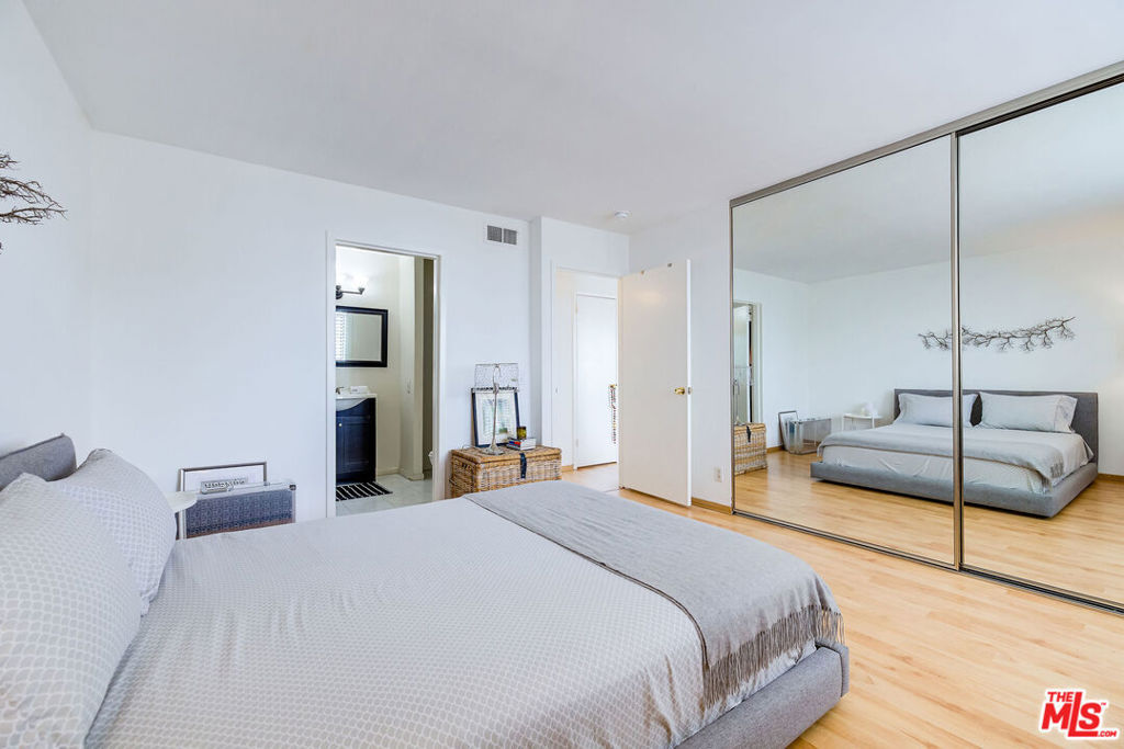 100 S Doheny Drive 710