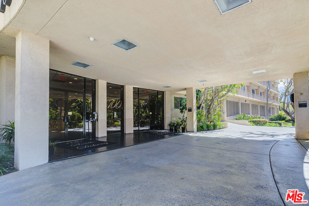 100 S Doheny Drive 710