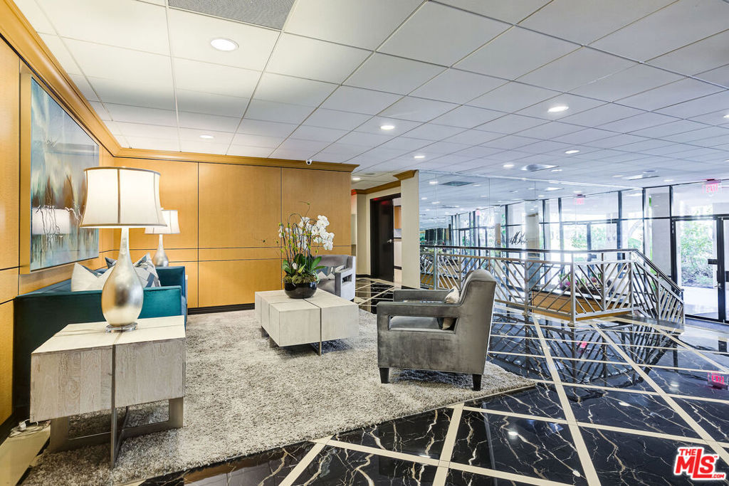 100 S Doheny Drive 710