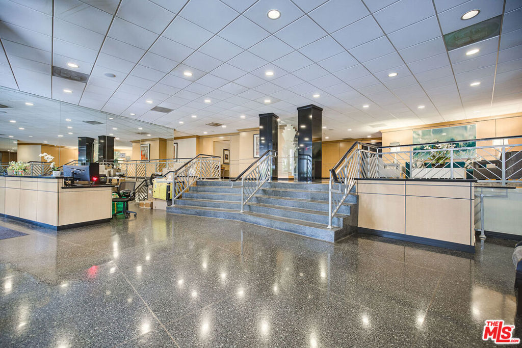 100 S Doheny Drive 710