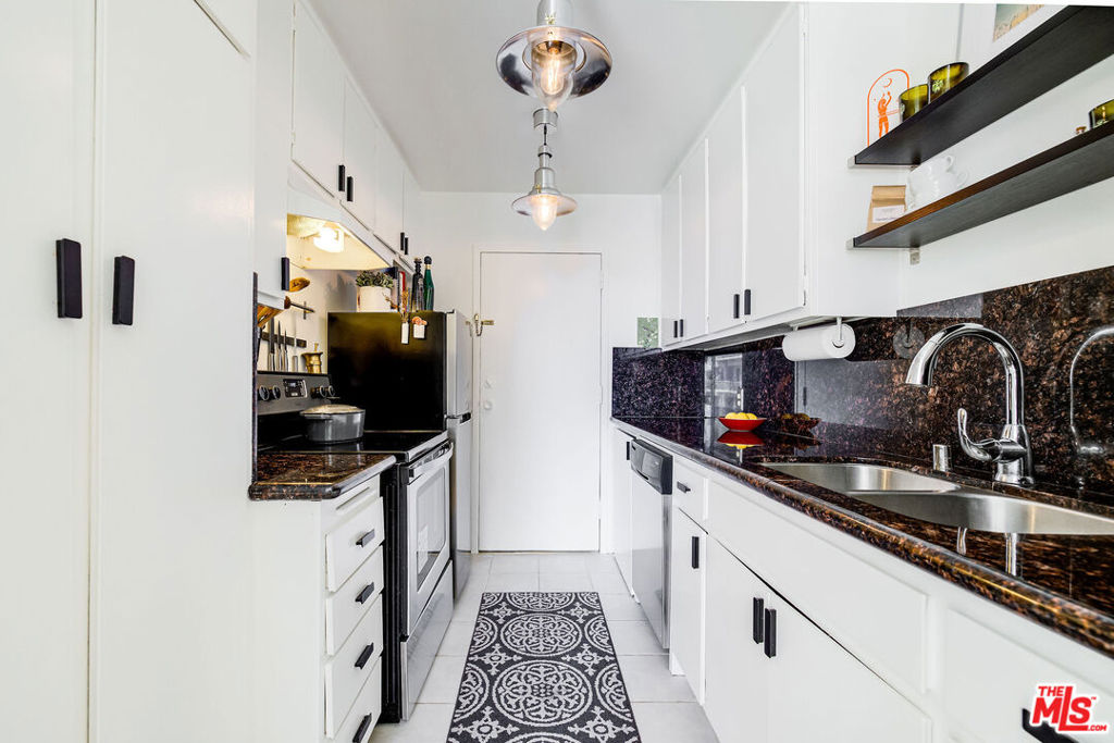 100 S Doheny Drive 710