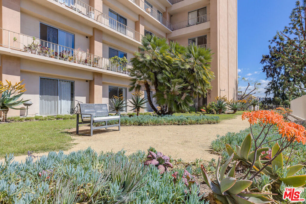 100 S Doheny Drive 710