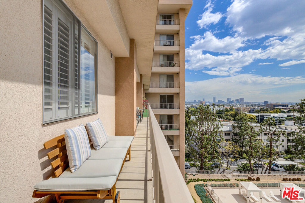 100 S Doheny Drive 710