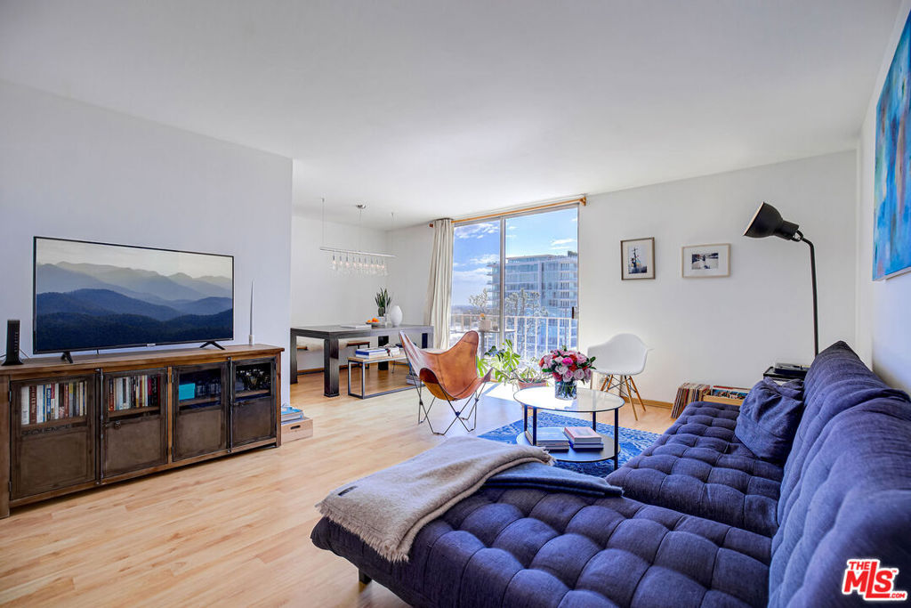 100 S Doheny Drive 710