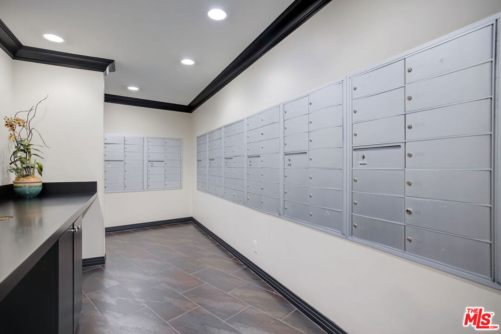 100 S Doheny Drive 710