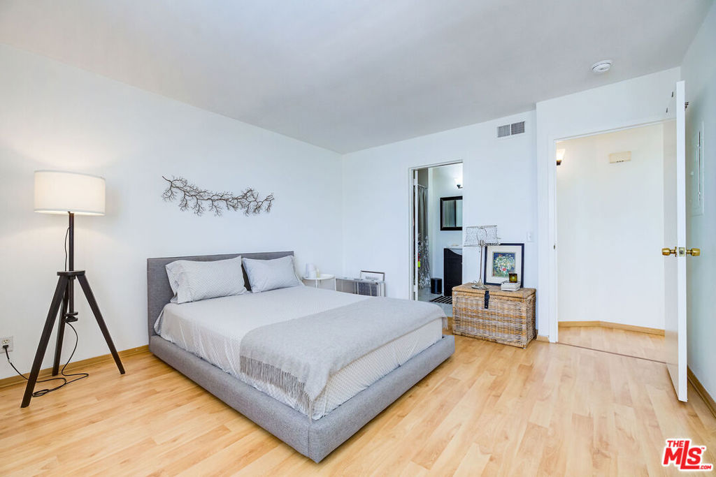 100 S Doheny Drive 710