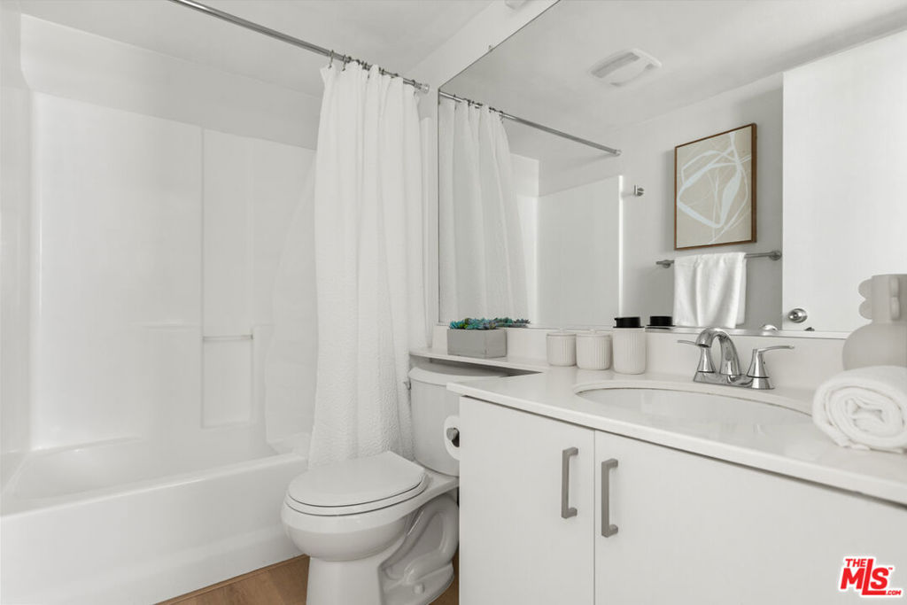 3711 Baldwin Street 202