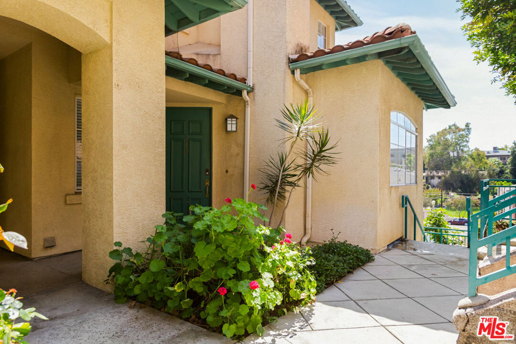 3711 Baldwin Street 202