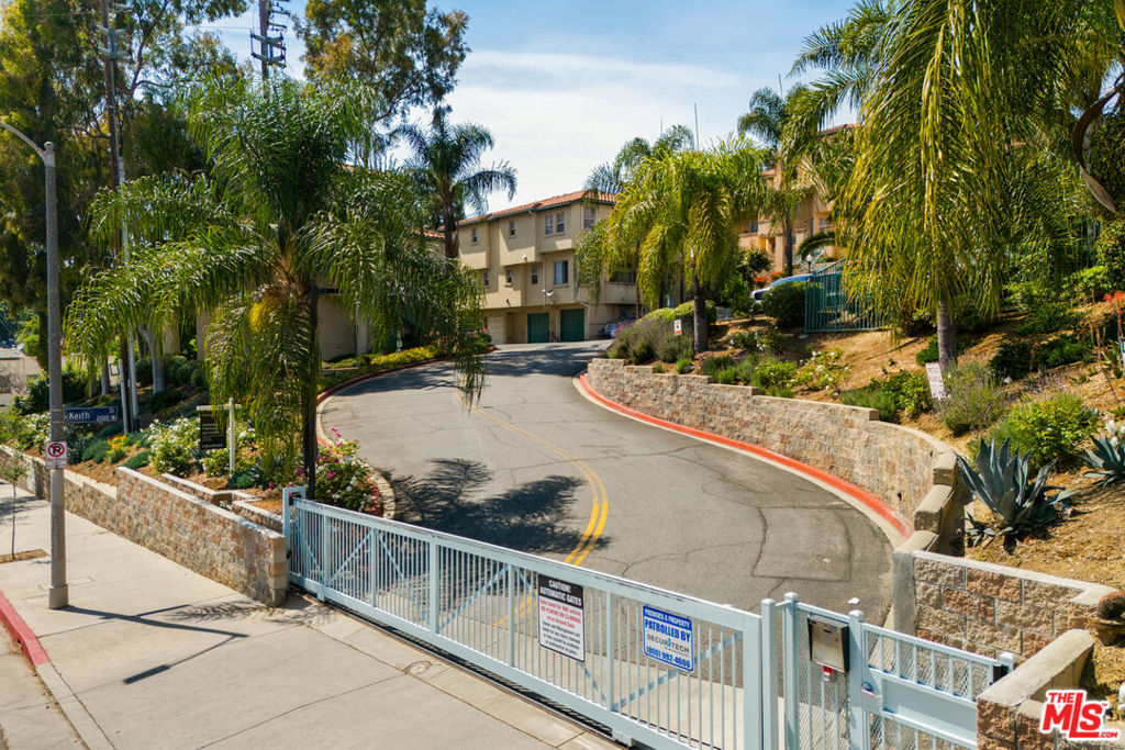 3711 Baldwin Street 202