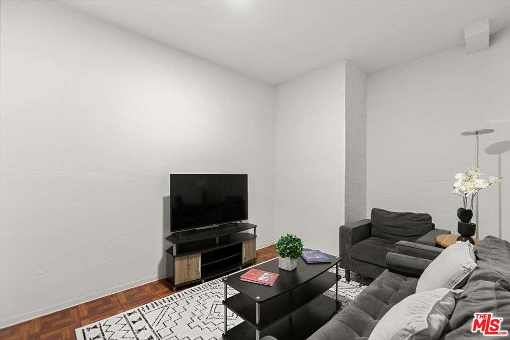 3711 Baldwin Street 202