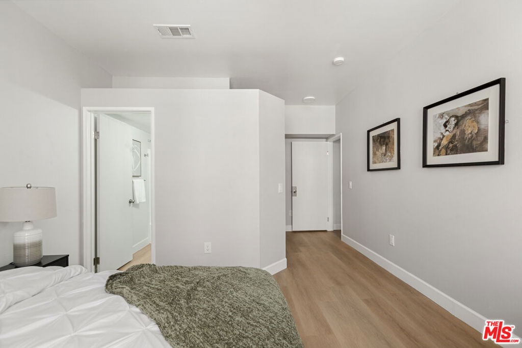 3711 Baldwin Street 202