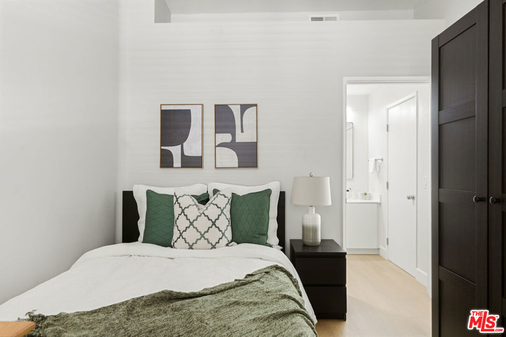 3711 Baldwin Street 202