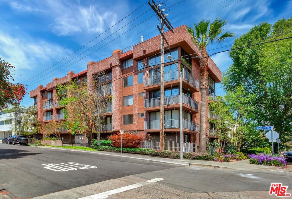 869 S Wooster Street 101