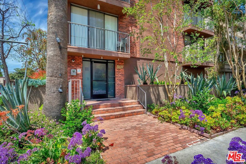 869 S Wooster Street 101