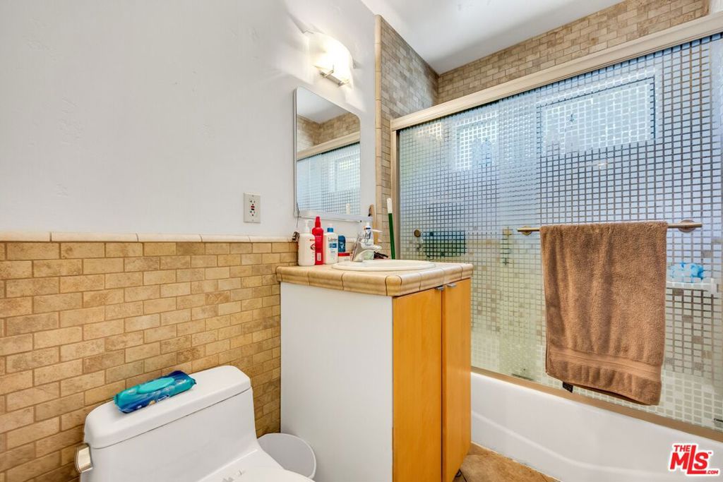 1399 N Shirlmar Avenue