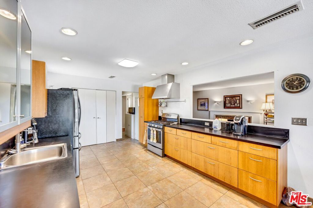 1399 N Shirlmar Avenue