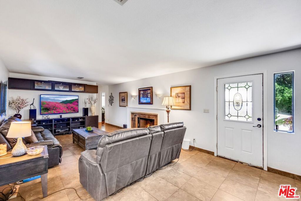 1399 N Shirlmar Avenue