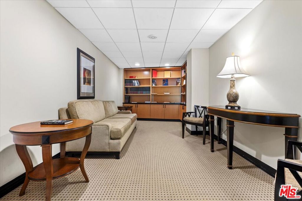 100 S Doheny Drive 402