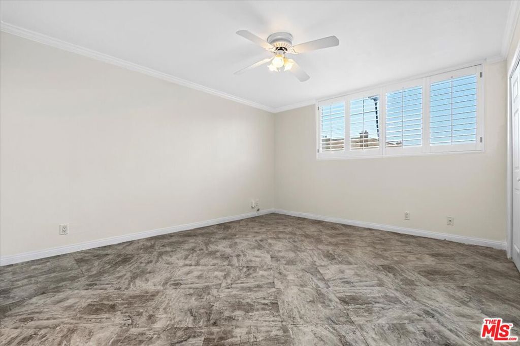 100 S Doheny Drive 402