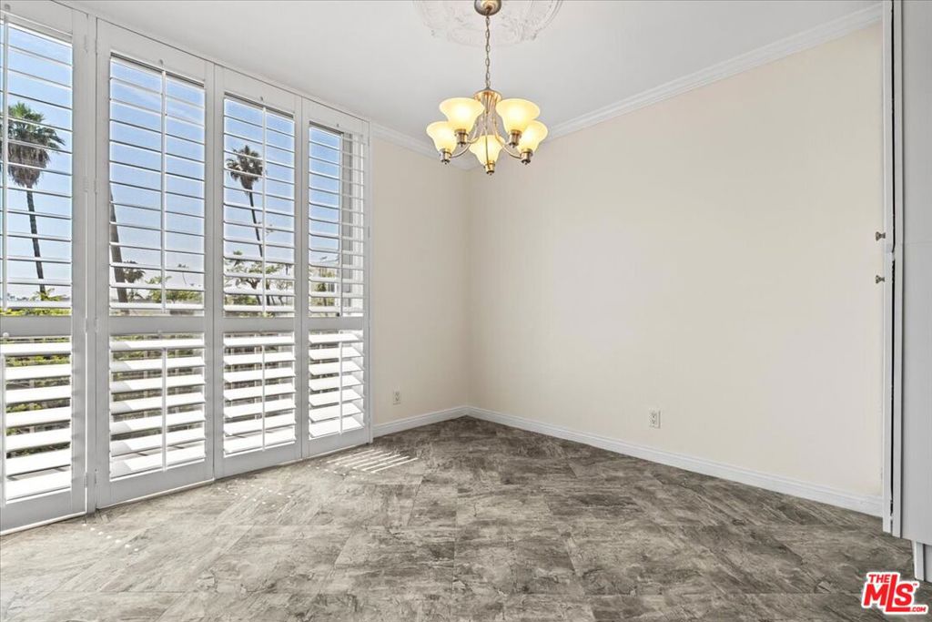 100 S Doheny Drive 402