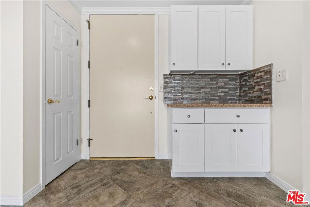 100 S Doheny Drive 402