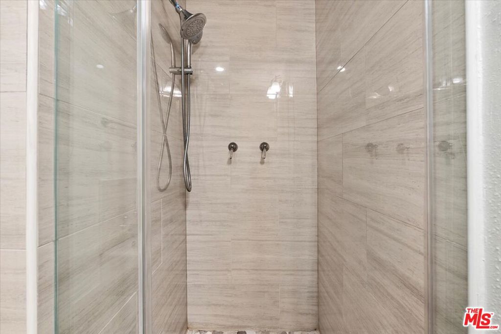 100 S Doheny Drive 402
