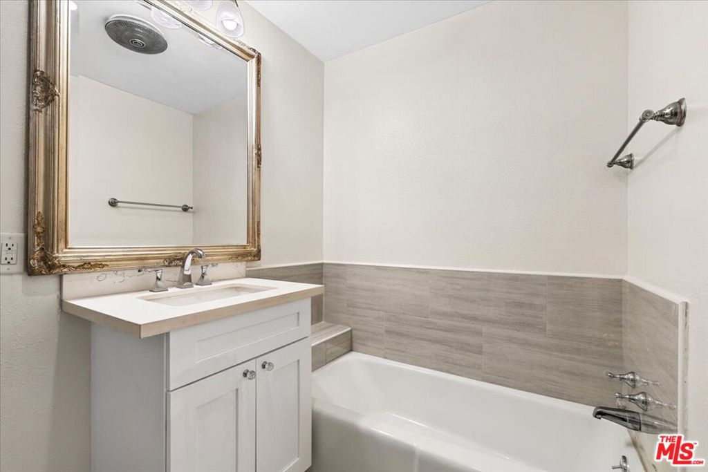 100 S Doheny Drive 402