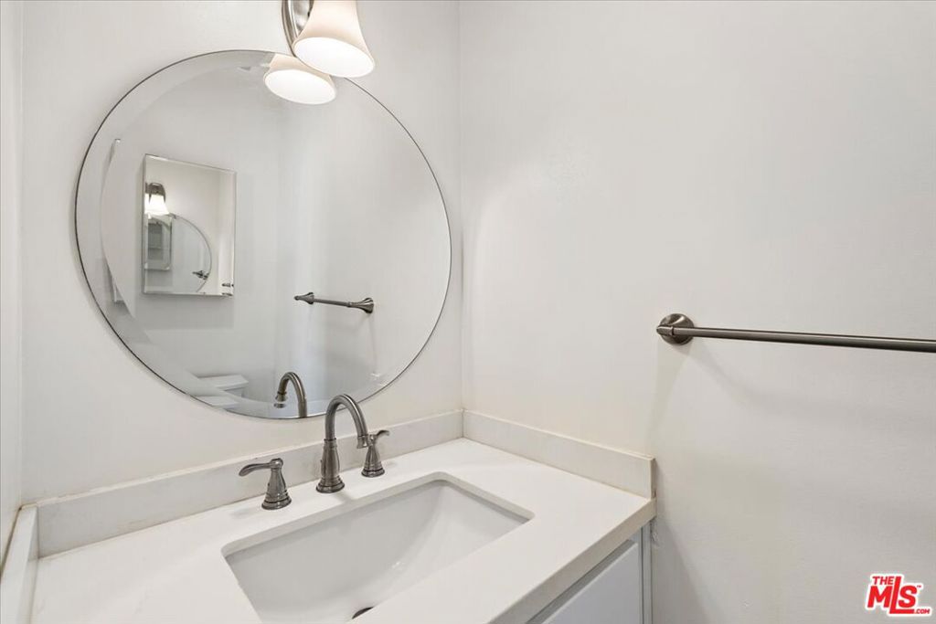 100 S Doheny Drive 402