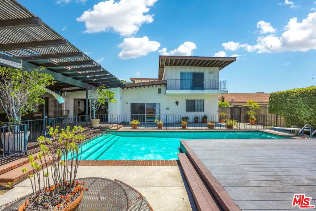 819 Ridgecrest Street