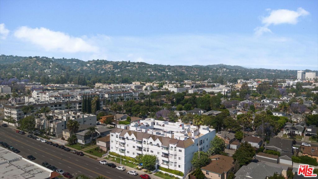 4455 Hazeltine Avenue 201