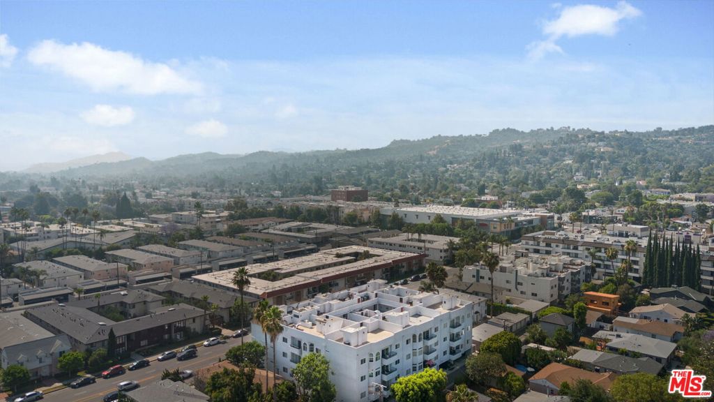 4455 Hazeltine Avenue 201