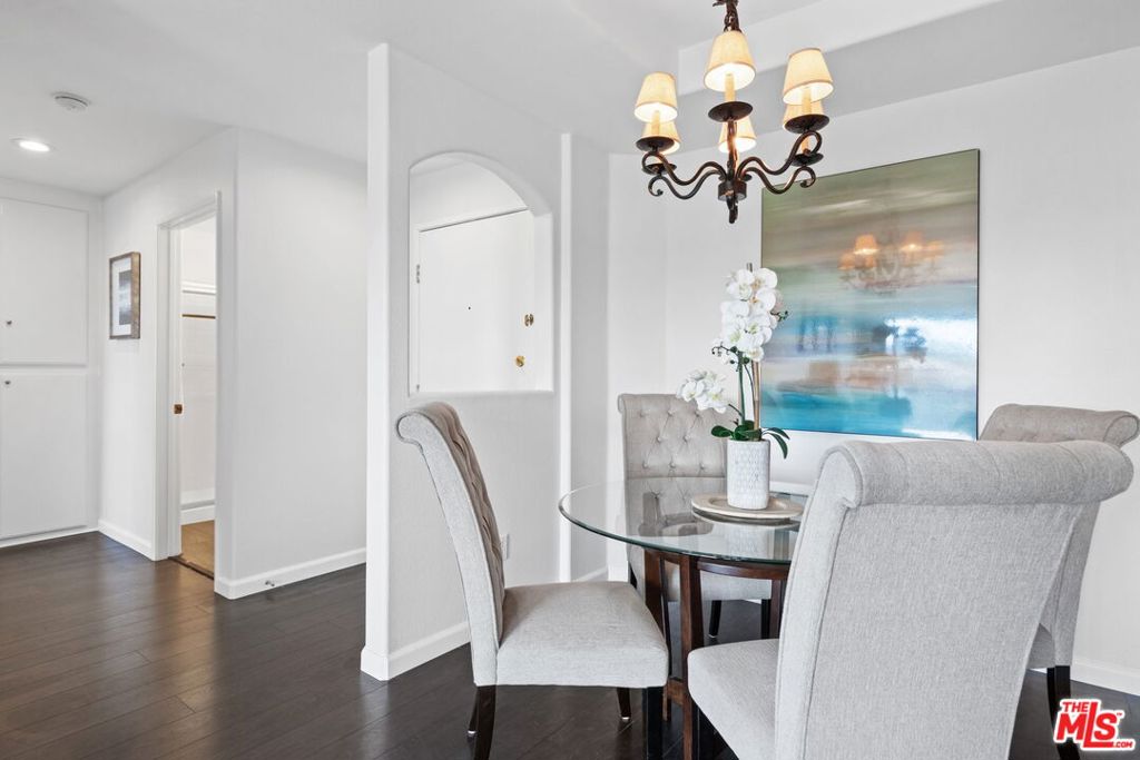 4455 Hazeltine Avenue 201