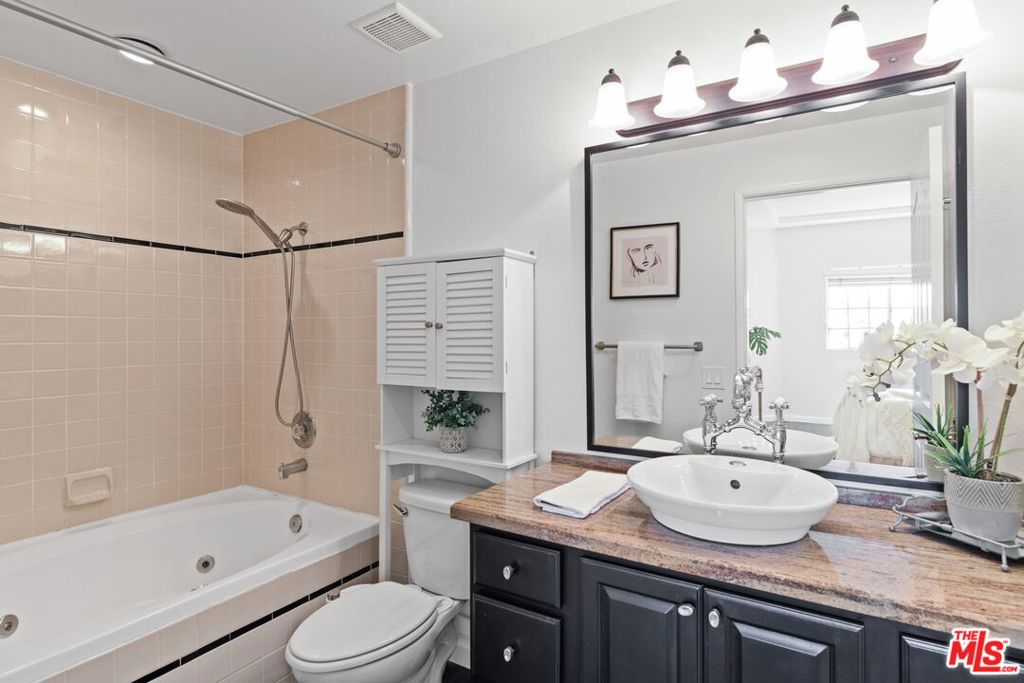 4455 Hazeltine Avenue 201